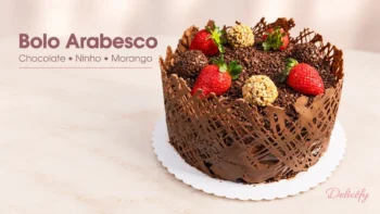 Bolo Arabesco de Chocolate com Ninho e Morango